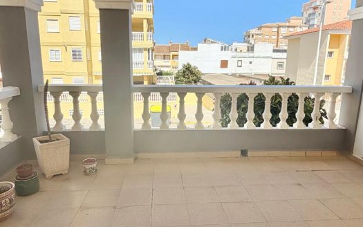 APARTAMENTO EN LA ZONA DEL POUET